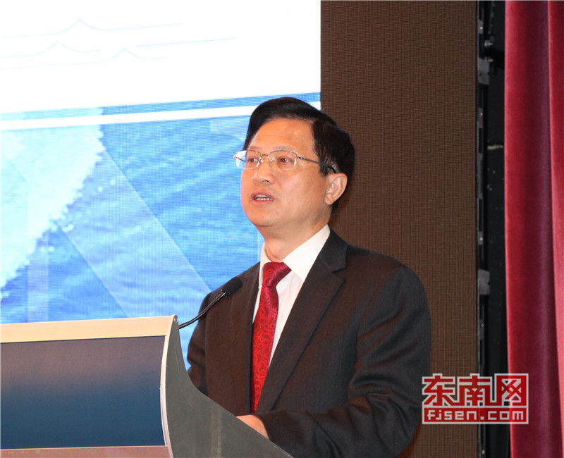 赖继秋在会上介绍,平潭的发展战略可以概括为「一二三」:「一岛」,即